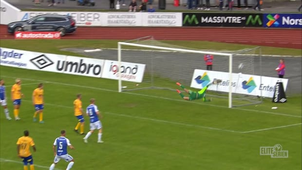 Ødergaard almost breaks the net in Norwy